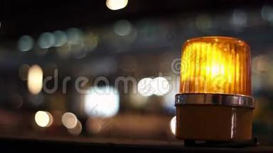 施工侧<strong>安全标志</strong>中黄色橙色警笛灯，安装在道路旁